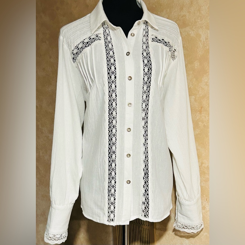 🤍 Textured White Lace Detail, 2 Button Cuff - Button Down Blouse - Picture 6 of 14